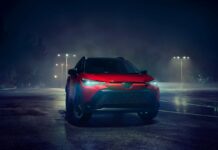 Toyota Corolla Cross Hibrido Nightshade del 2025, un SUV para disfrutar en la ciudad
